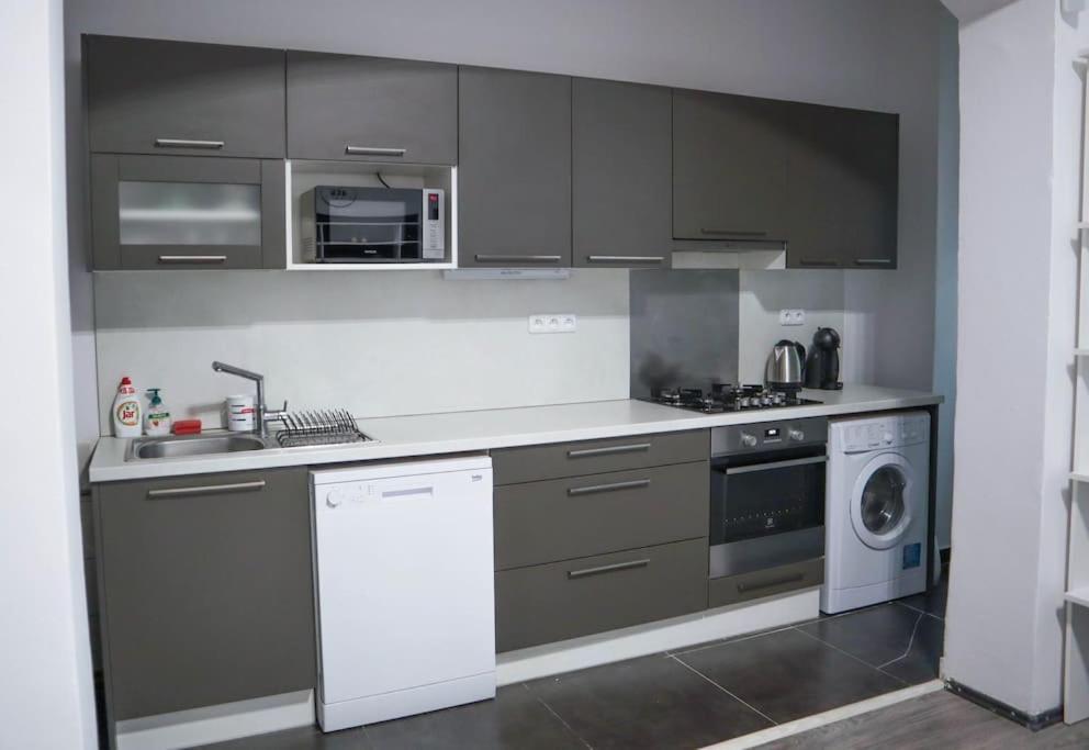 Modern Apartment In The Center Of Prága Kültér fotó
